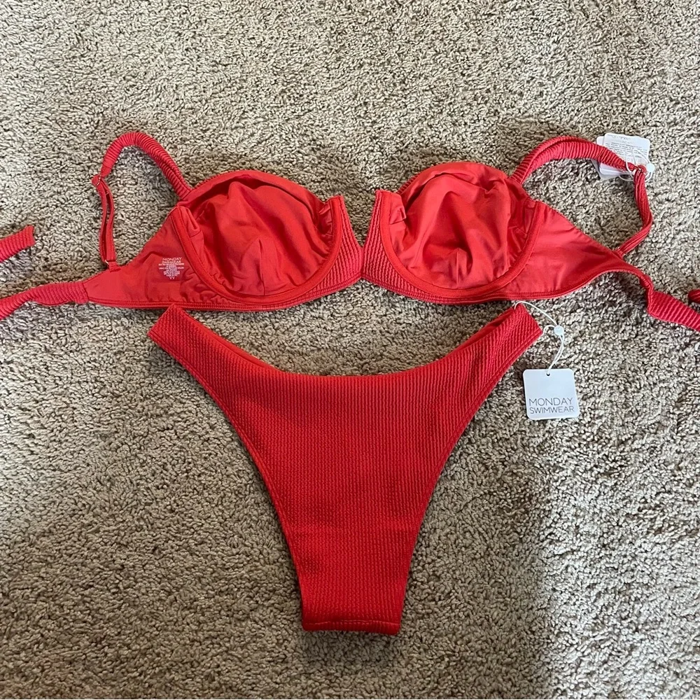 Monday Swimwear Clovelly Bikini Top Byron Bottoms Sangria Crinkle VV NWT